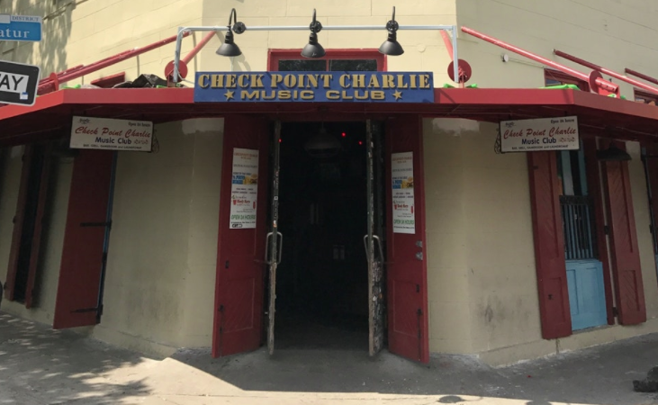 Sandra Love & the Reason - Checkpoint Charlie